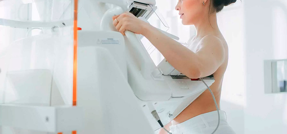 Demora en el diagnóstico del cáncer de mama, por sospecha mamográfica, detectada en el Hospital III Suarez Angamos, 2014 - 2015